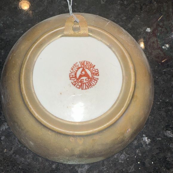 Antique Chinese Bowl w/ Pewter Bottom Porcelain White Pink Rose Design & Figures - Picture 6 of 7